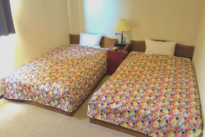 Room 4 of 7
