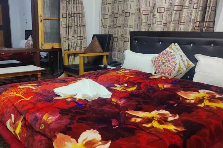 Room 3 of 21
