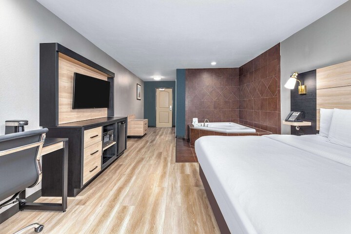 Jetted tub