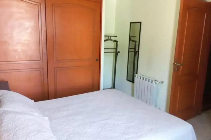Room 4 of 12