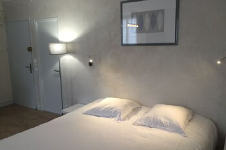 Room 8 of 10