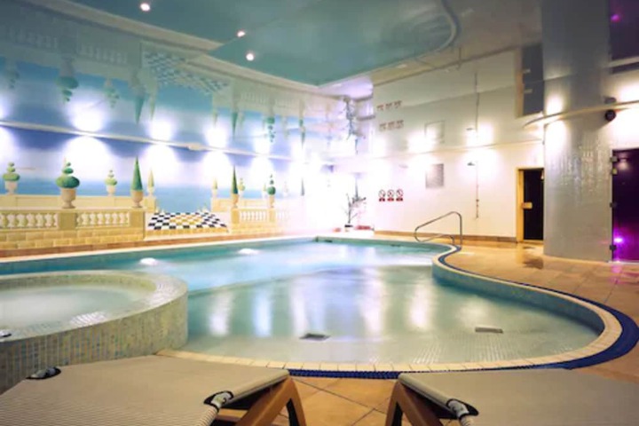 Hotel with Pool