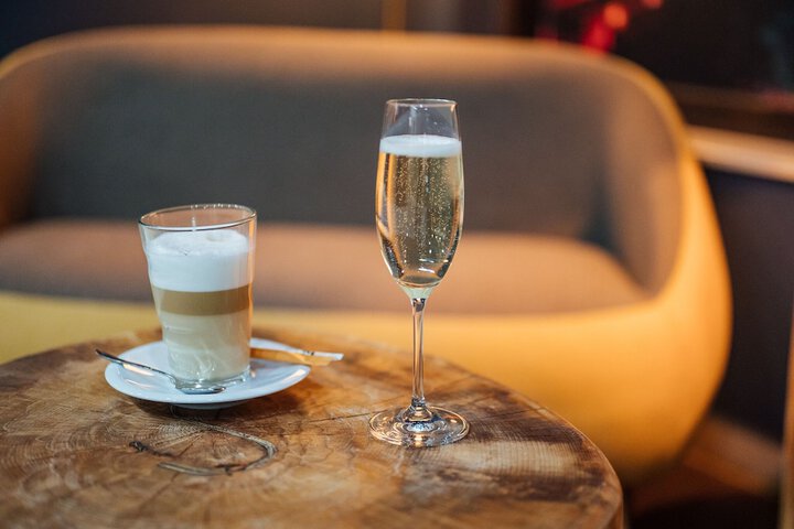 Lounge 142 of 156