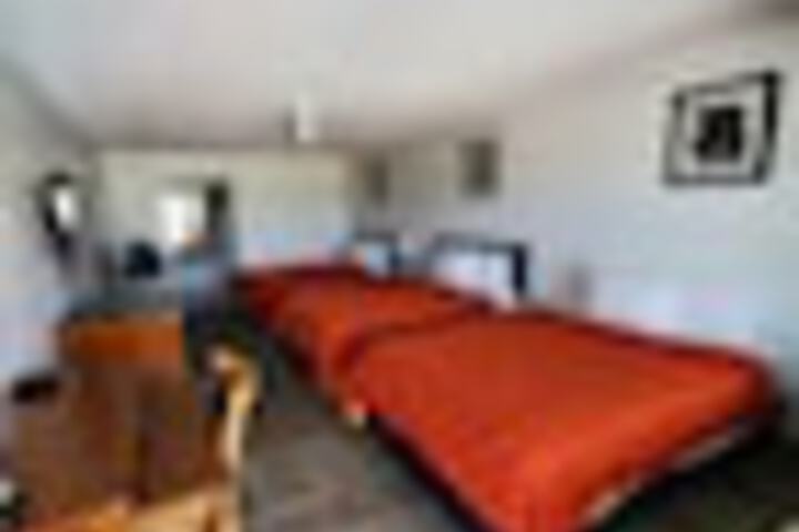 Room 32 of 177