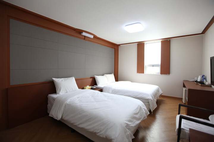 Room 4 of 48