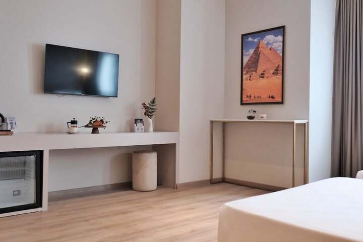 Room 27 of 137