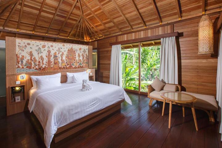 Giriwood Hotel & Villa