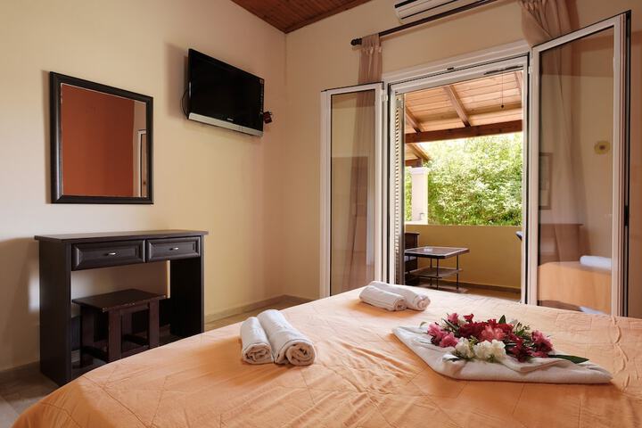 Room 4 of 36