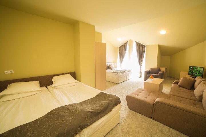 Room 10 of 96