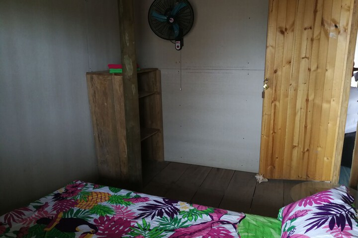Room 6 of 28