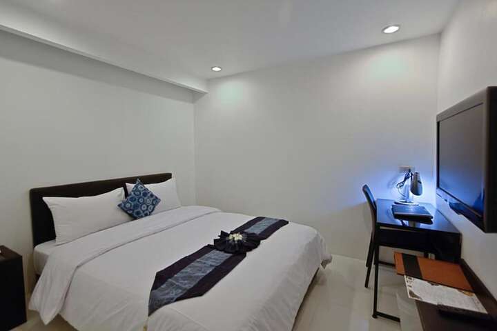 Room 12 of 64
