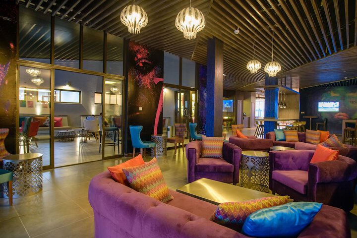 Lounge 74 of 106