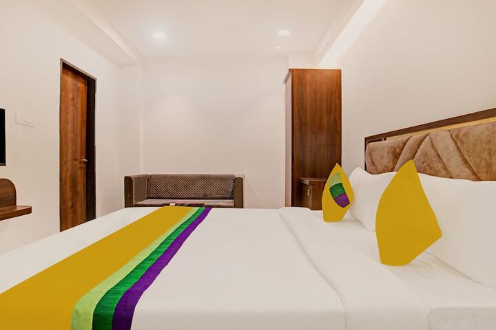 Room 12 of 28