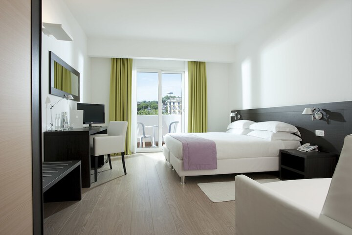 Room 55 of 136