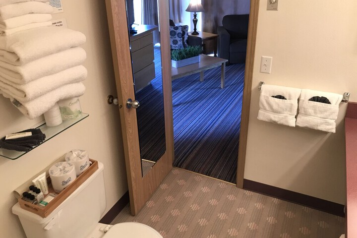 Room 28 of 76