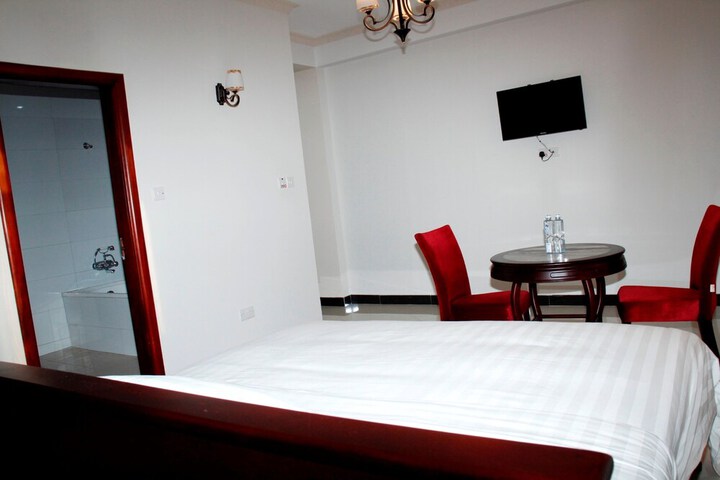 Room 12 of 117