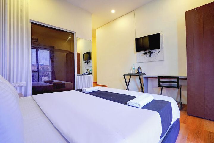 Room 12 of 37
