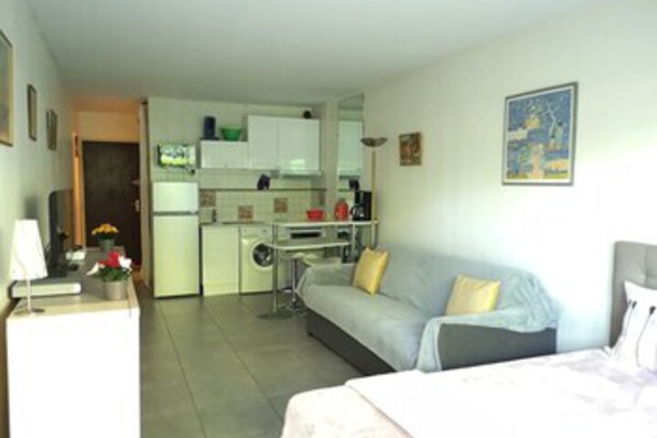 Room 11 of 12