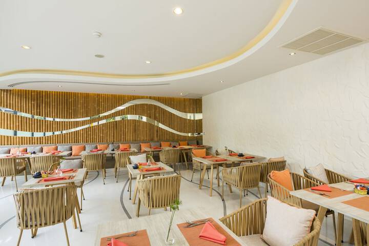 Dining 62 of 80