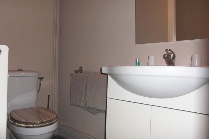 Room 9 of 32