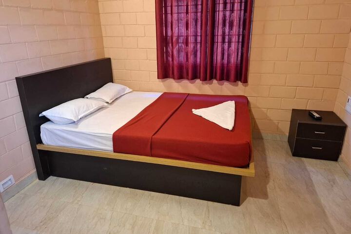 Room 11 of 29