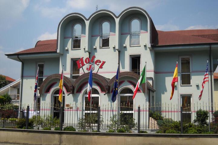 J Hotel