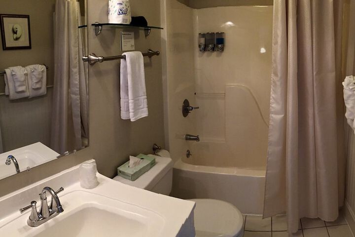 Room 53 of 168