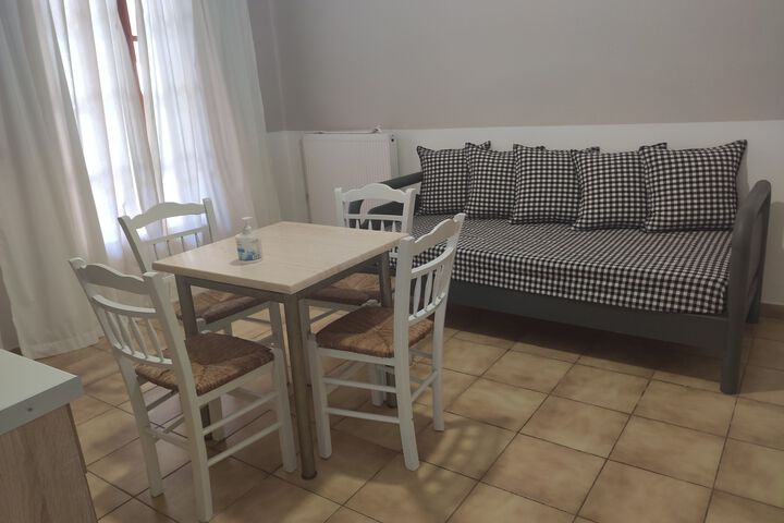 Room 6 of 18