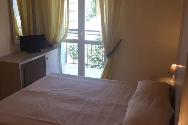 Room 3 of 6