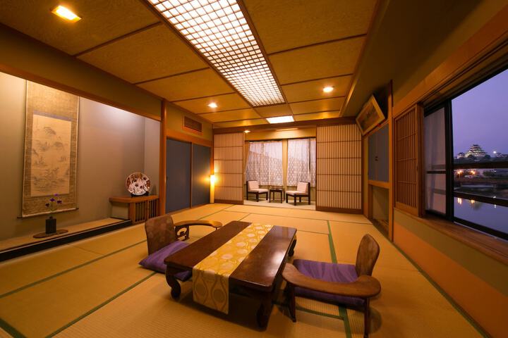 Room 12 of 38