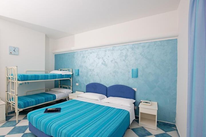 Room 8 of 30
