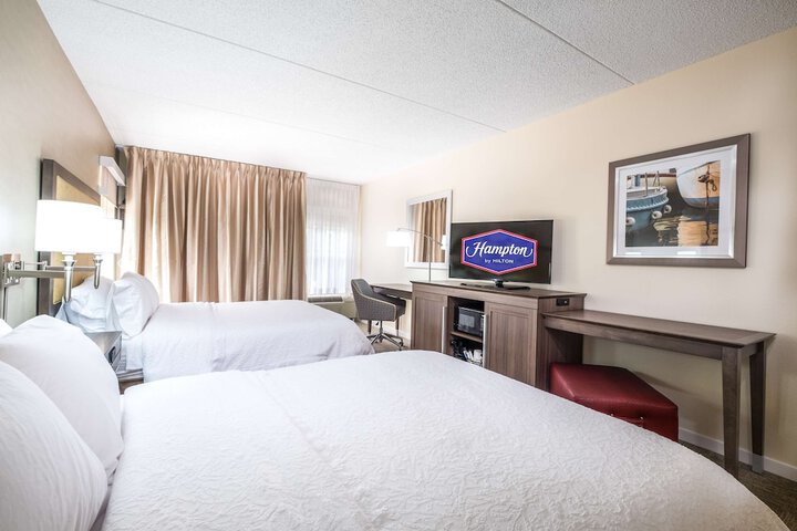 2 Queen Beds Hearing Accessible (8 of 10)