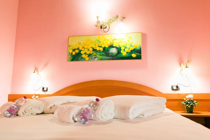Room 3 of 37