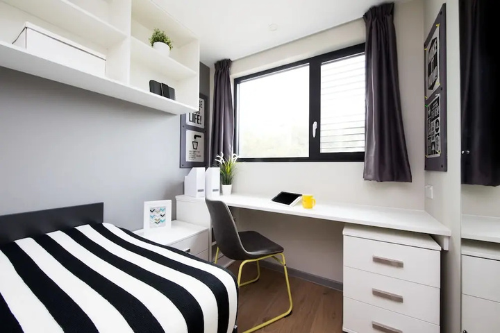 Modern Student-Only Ensuite Rooms in Central Portsmouth