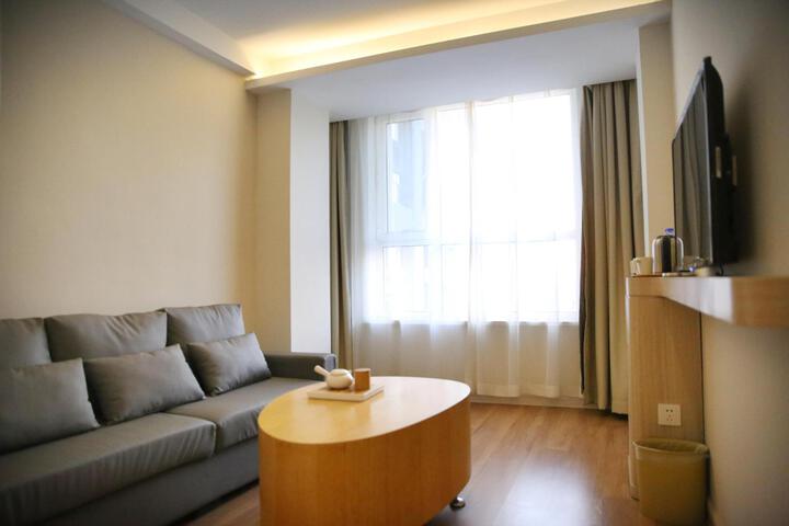 Room 10 of 49