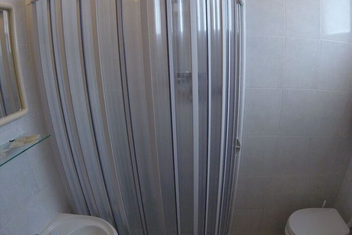 Room 33 of 63
