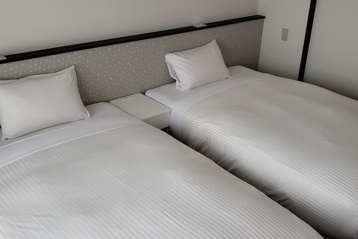 Room 3 of 25