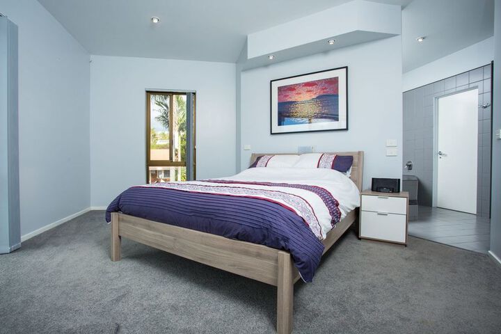 Room 6 of 17