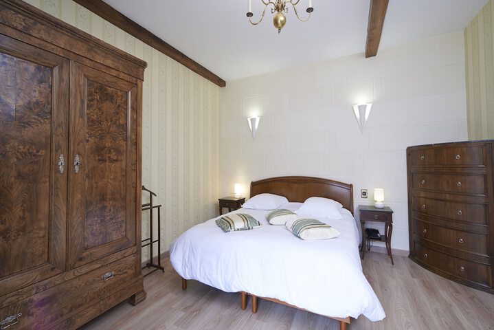Room 2 of 70