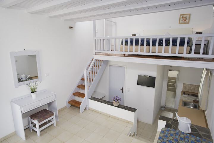 Room 6 of 92