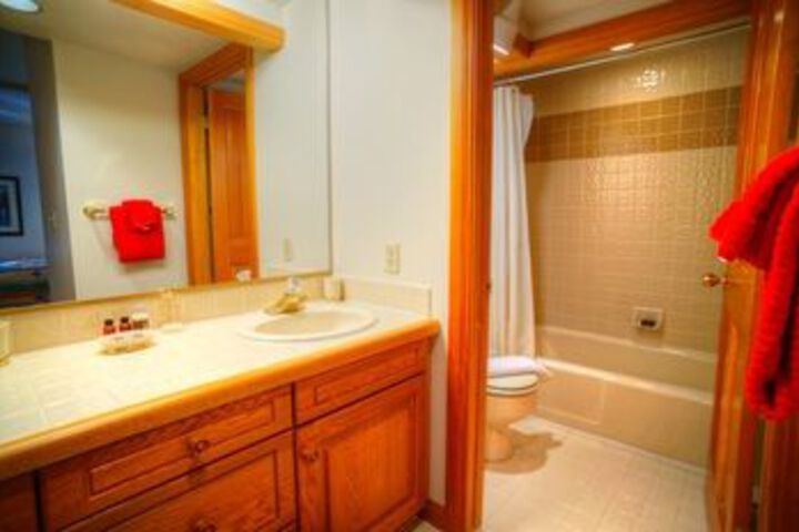 Room 4 of 13