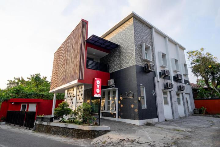 OYO 1829 Zaira House