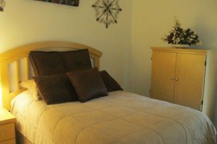 Room 5 of 12