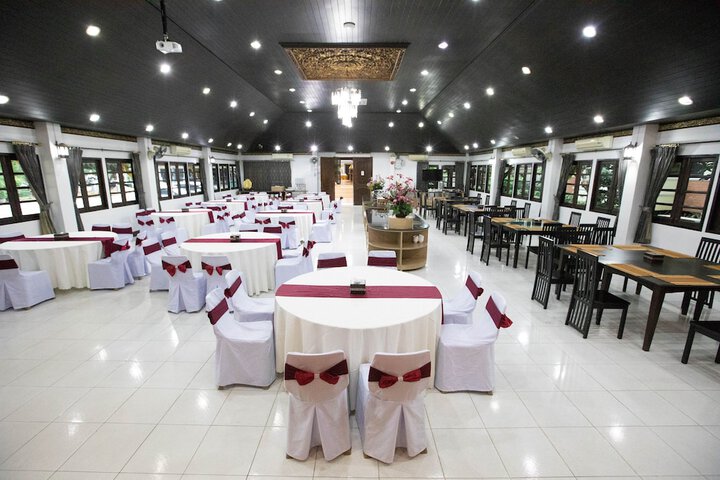 Dining 58 of 72