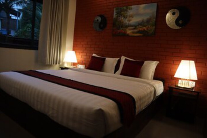 Room 11 of 32