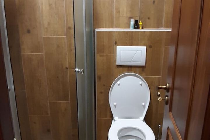 Room 15 of 18