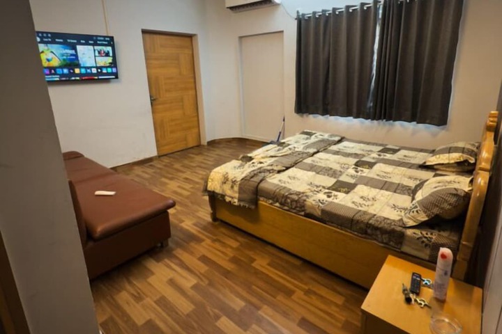 Room 2 of 20
