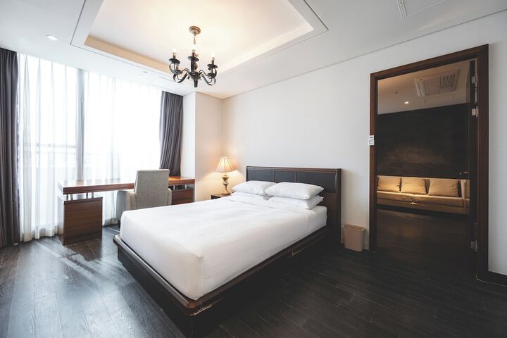 Room 18 of 151