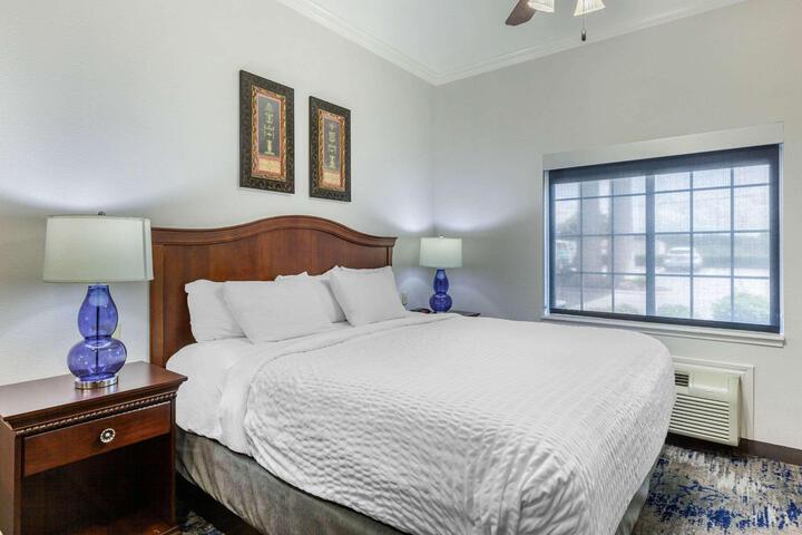 1 King Bed (1 of 22)