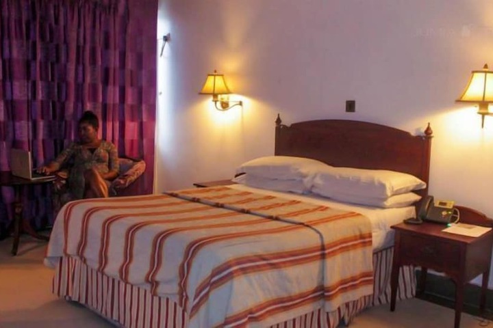 Room 4 of 7